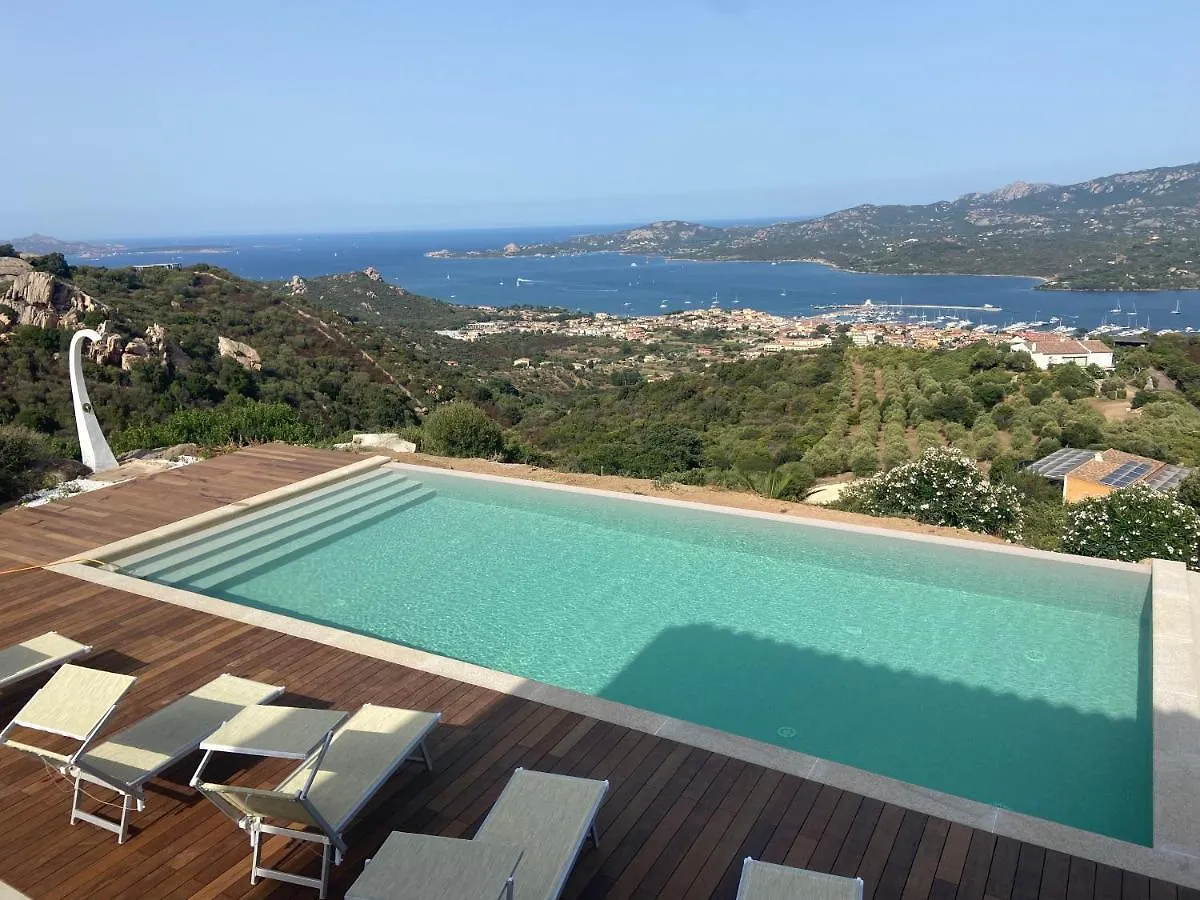 Villa Amaca con piscina a sfioro riscaldata e vista mozzafiato sulla Costa Cannigione