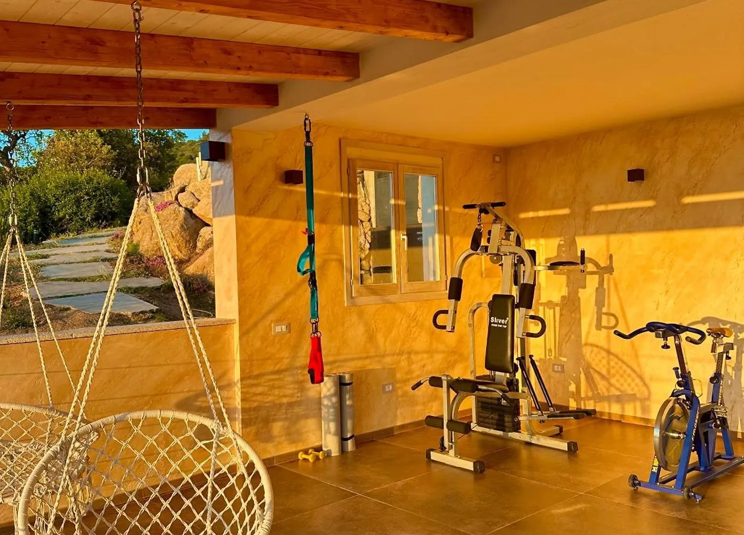 Villa Amaca con piscina a sfioro riscaldata e vista mozzafiato sulla Costa Cannigione